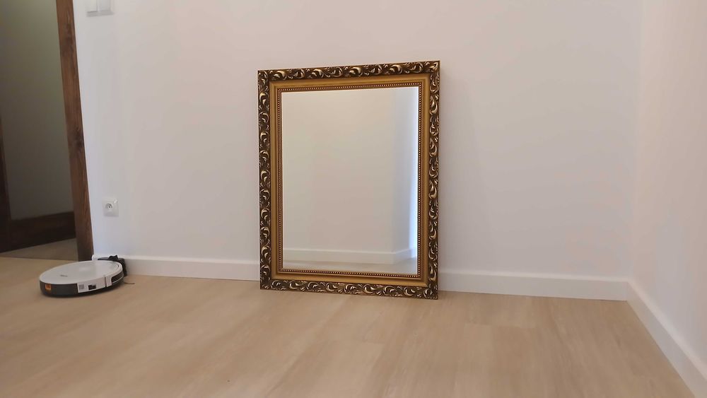 Lustro w złotej ramie 75x92cm