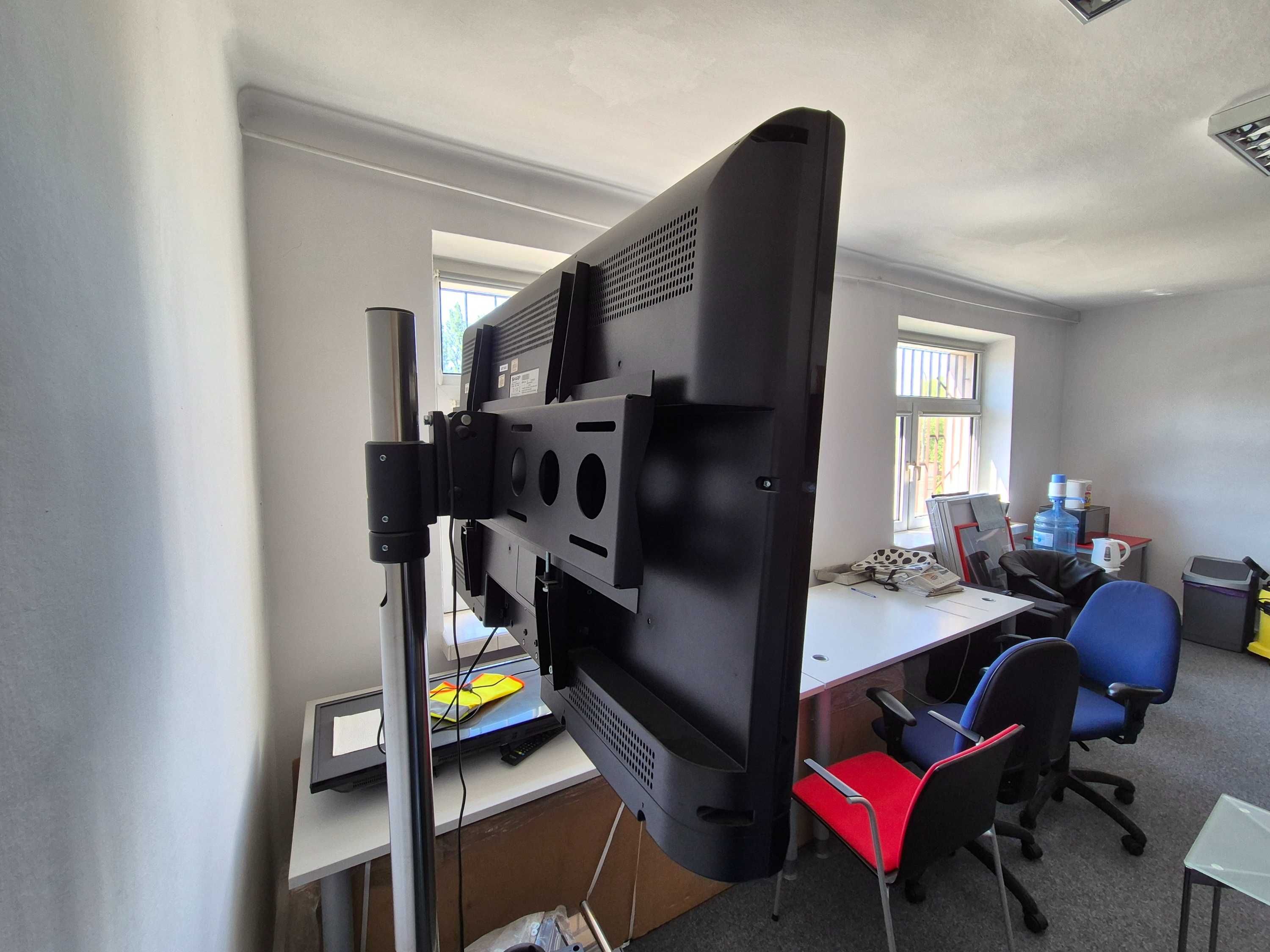 Edbak Stand stojak do ekranu na kółkach z telewizorem