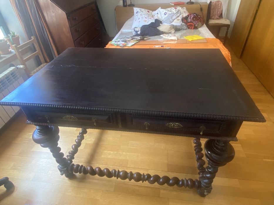 Mesa buffet em pau santo, estilo torcidos e tremidos