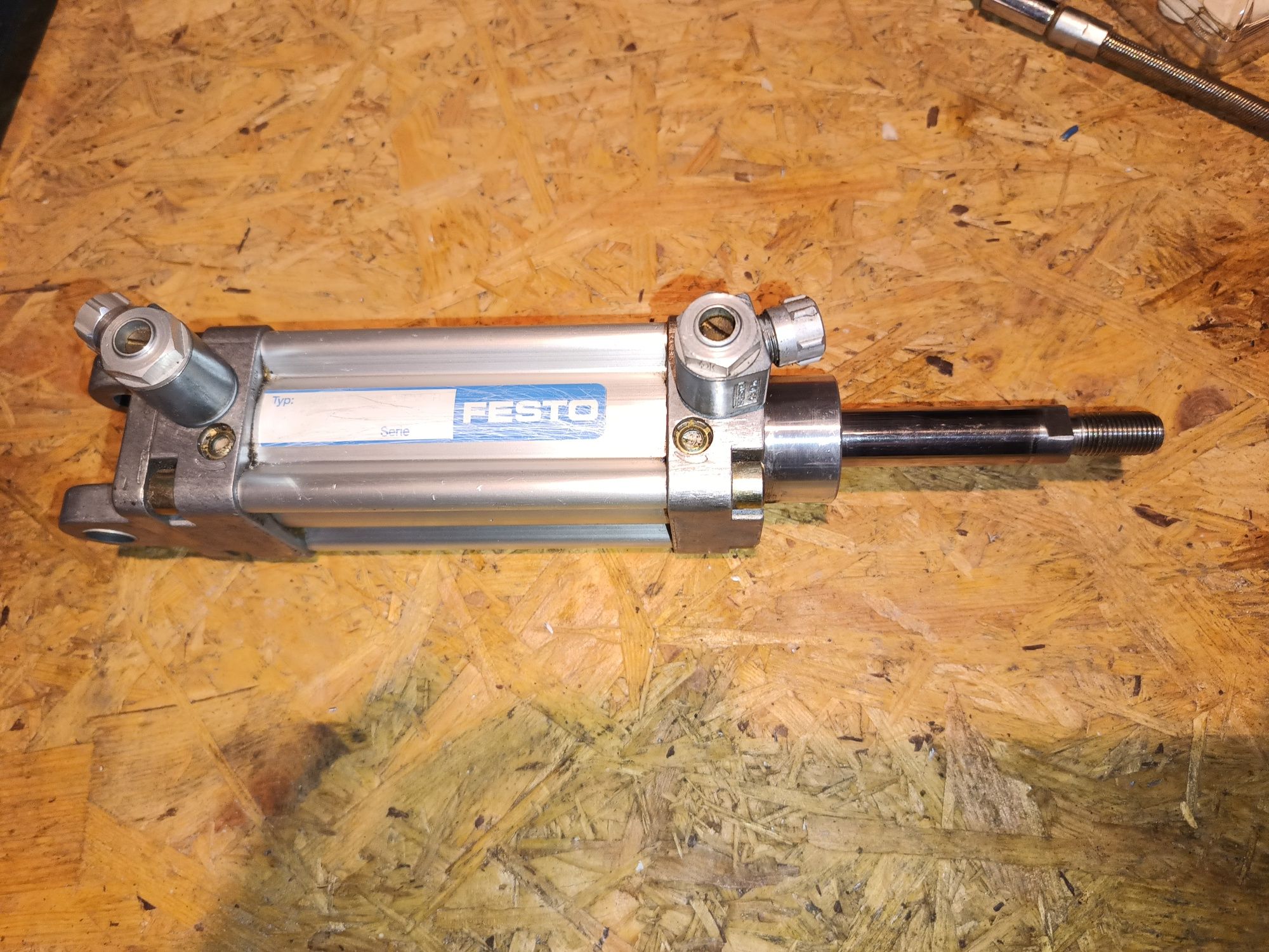 Silownik pneumatyczny festo skok 50mm dnu 40