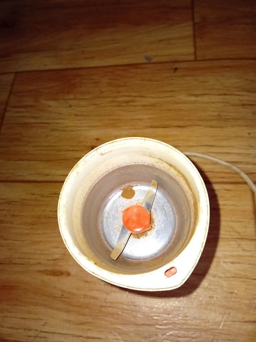 Stary mlynek do kawy