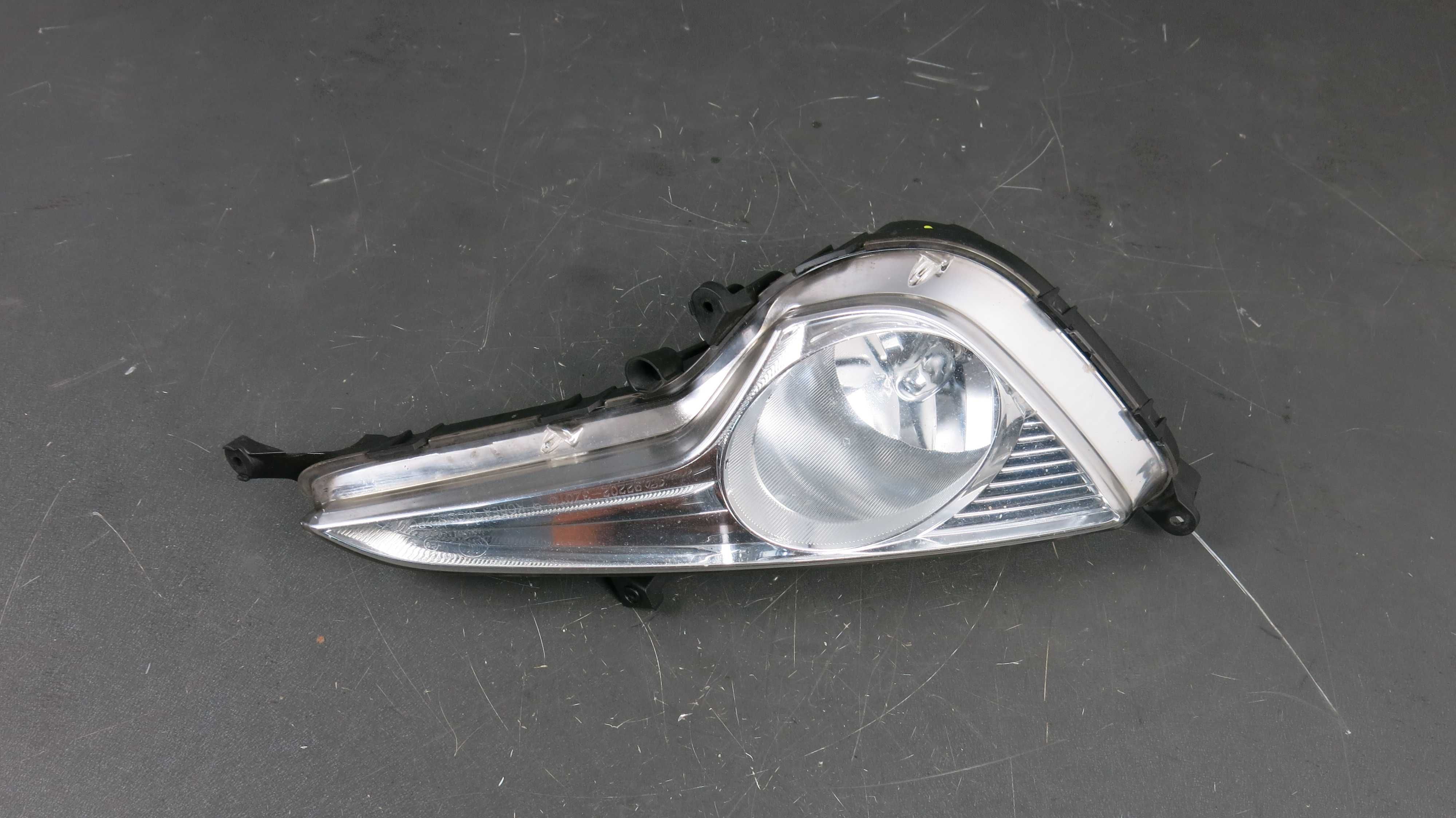 Hyundai I40 halogen prawy przedni przeciwmgielny