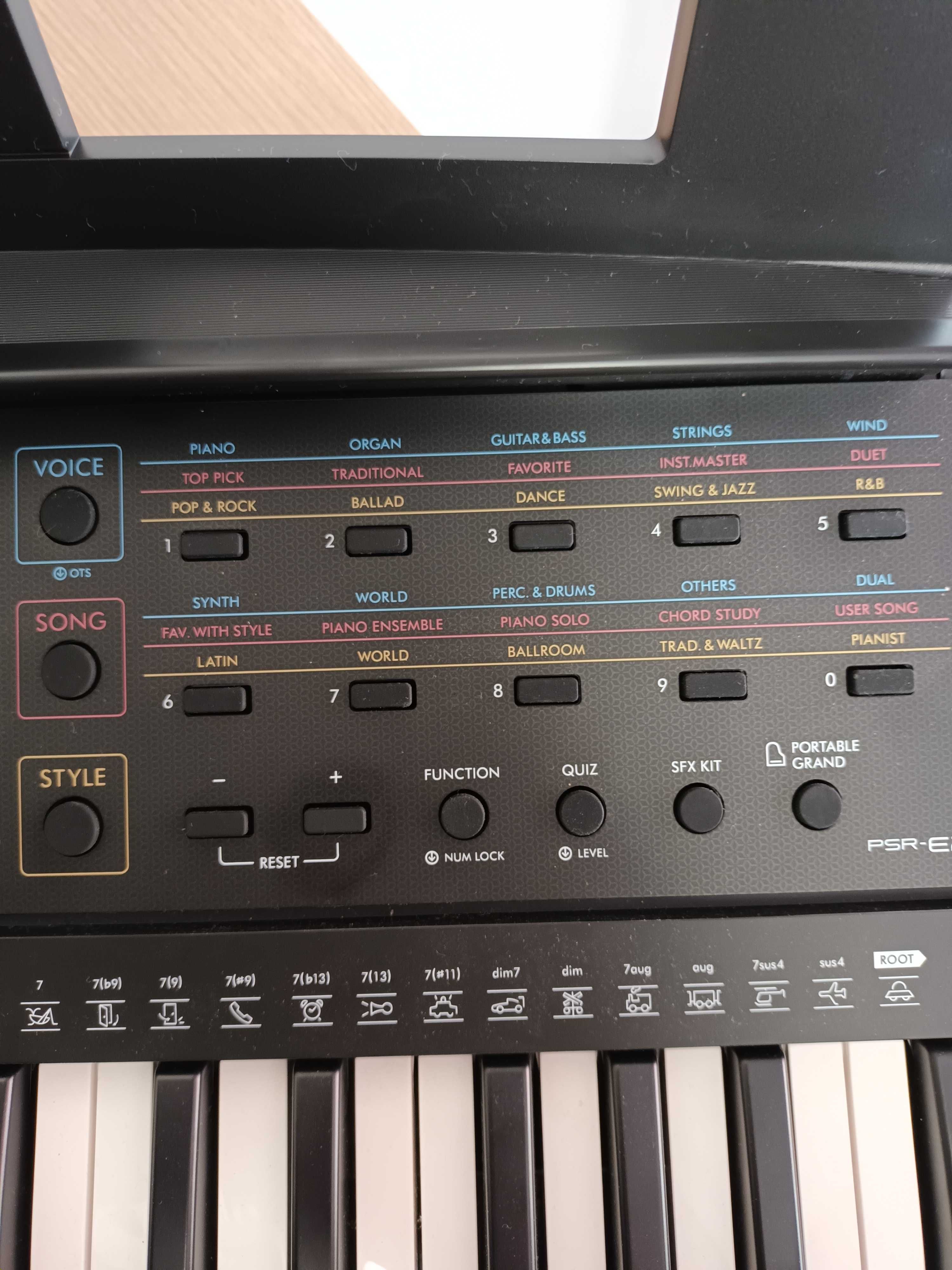 Pianino Yamaha PSR-E273