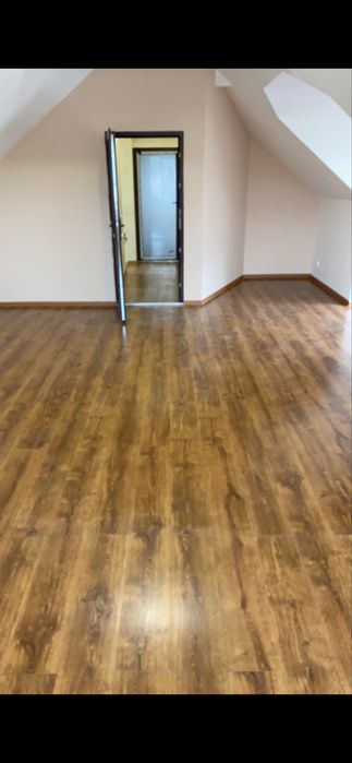 Продається комерційне приміщення в центрі Хуста