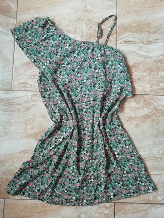 Asymetryczna sukienka w kwiatki 36