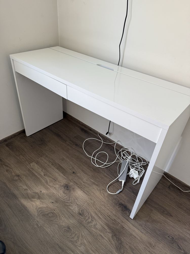 Biale biurko 2 szuflady połysk