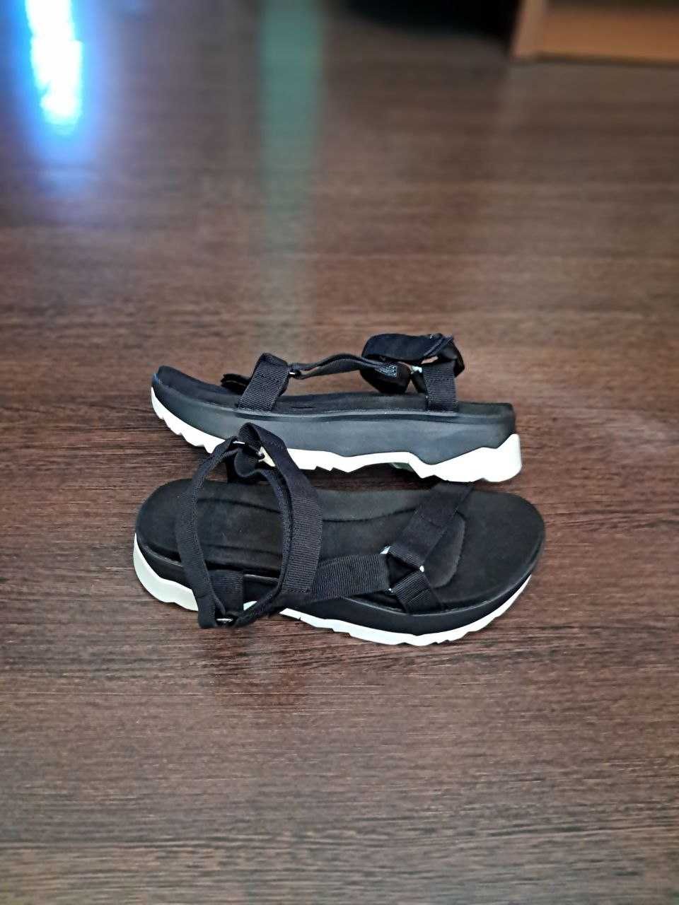 Босоніжки Teva Jadito Universal.  Р 41   27см