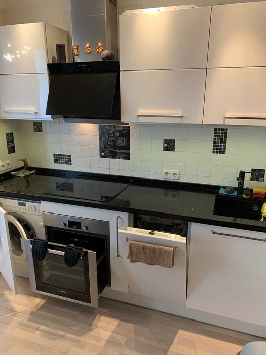 Двухкомнатная Ахматовой срочно продам