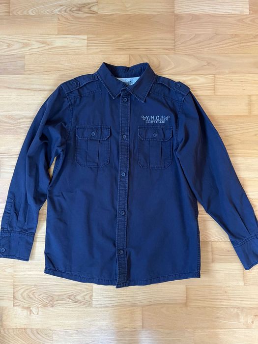 koszula czarna z nadrukiem na plecach