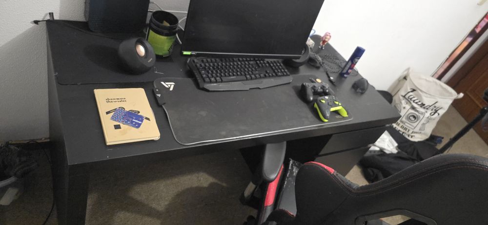 Mesa escrivaninha IKEA