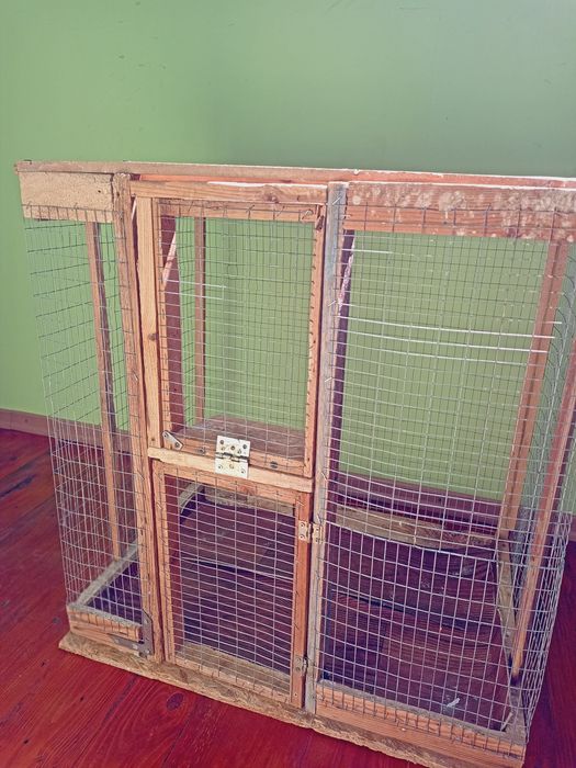 Клітка для папуги велика