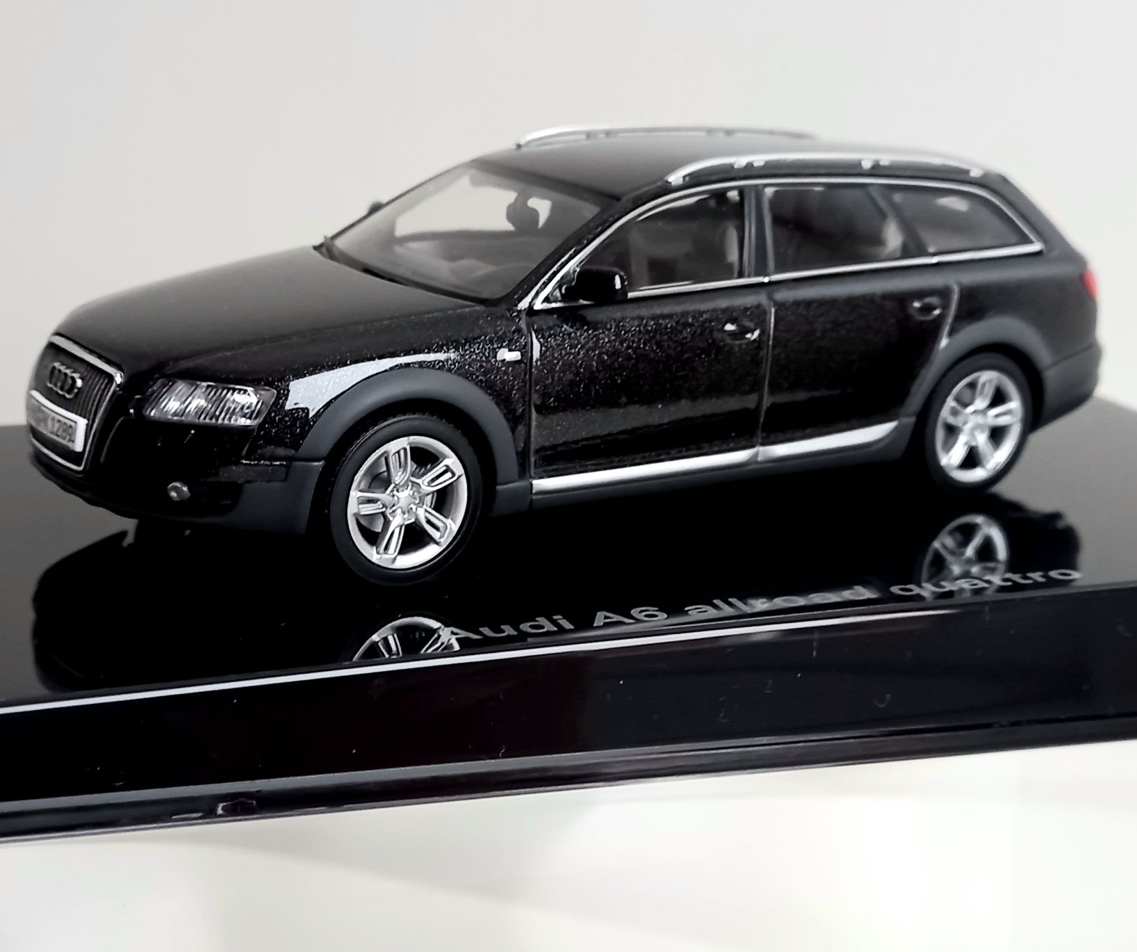 Модель 1:43 Autoart, Audi A6 Allroad Quattro