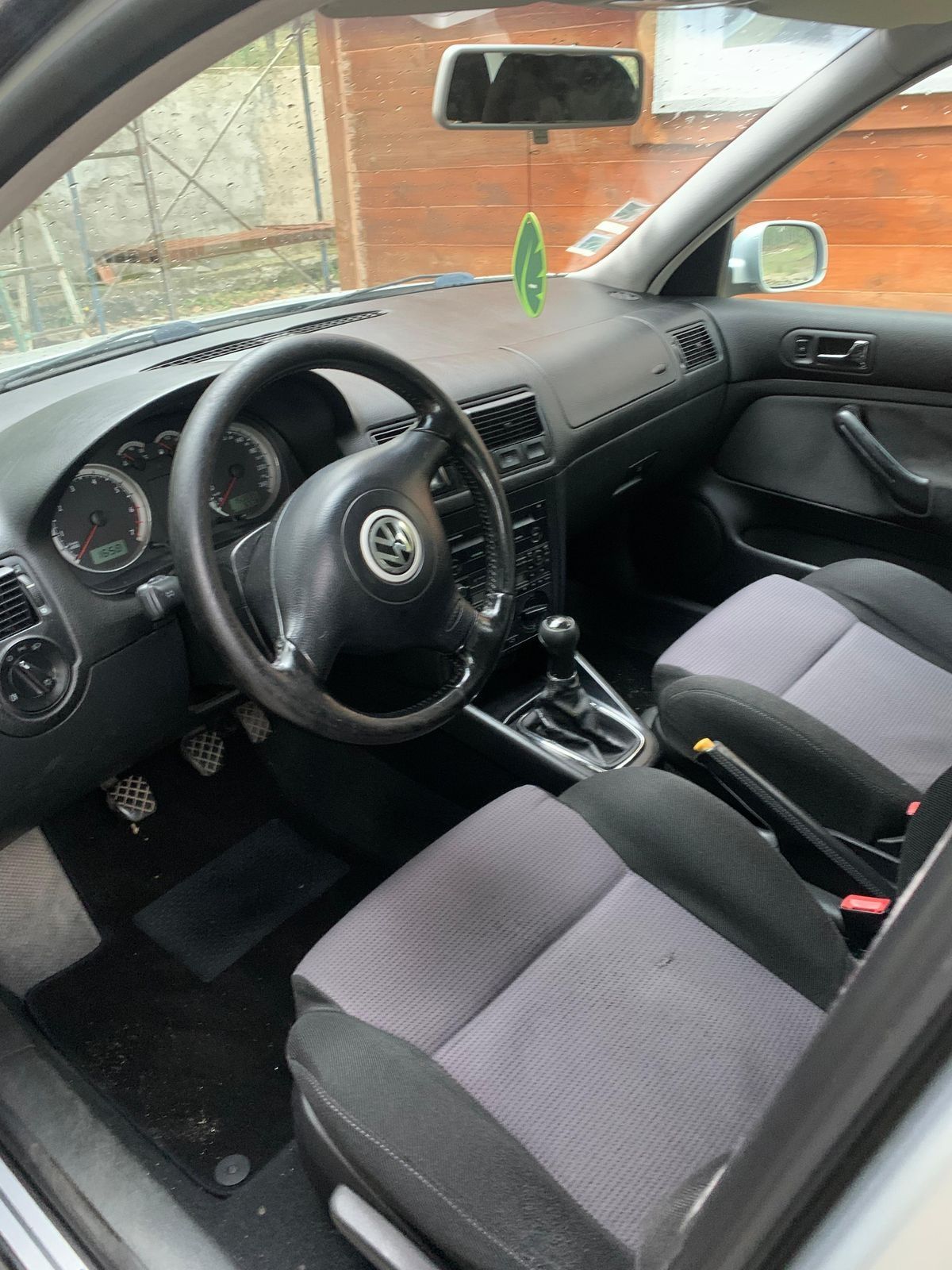 Vendo Golf 2002 com inspeção em dia...