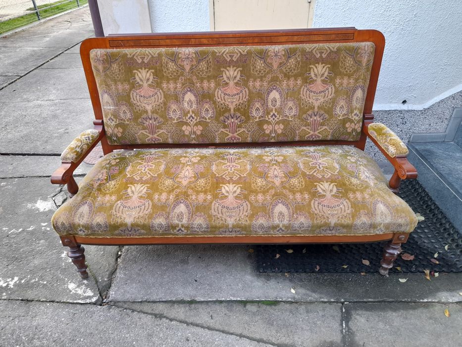 Stara piękna sofa