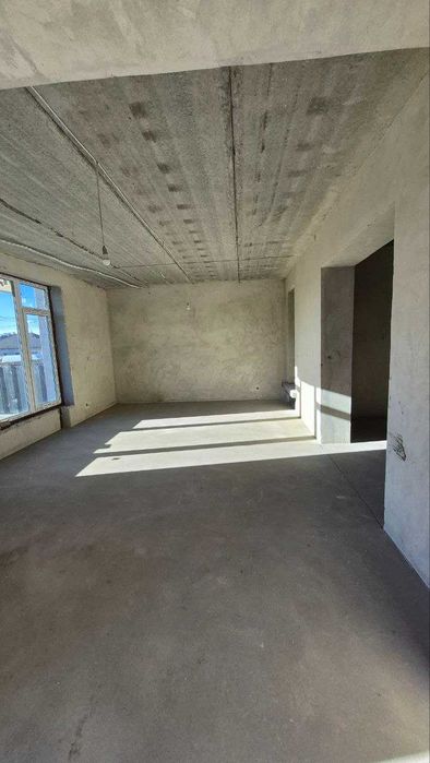 Продаж сучасного будинку в затишній локації.