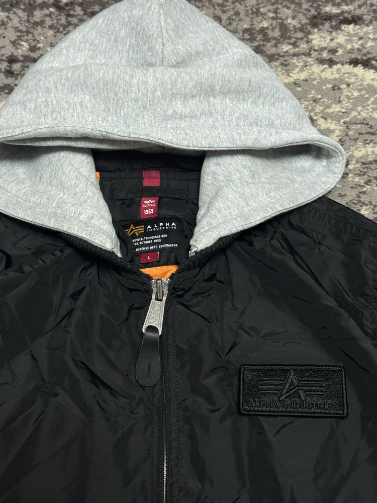 Оригінальний бомбер куртка Alpha Industries