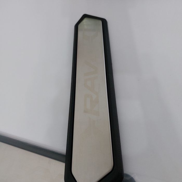комплект накладок на пороги Toyota RAV4