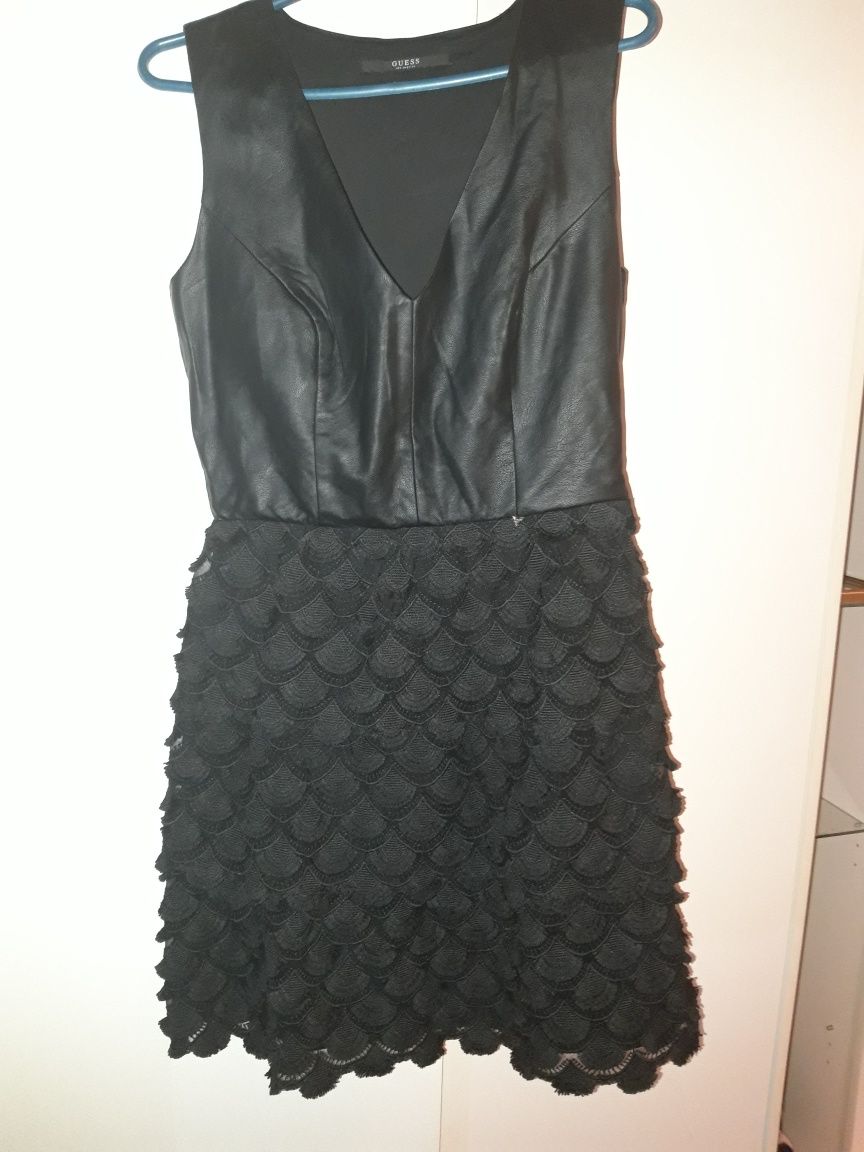 Czarna sukienka GUESS