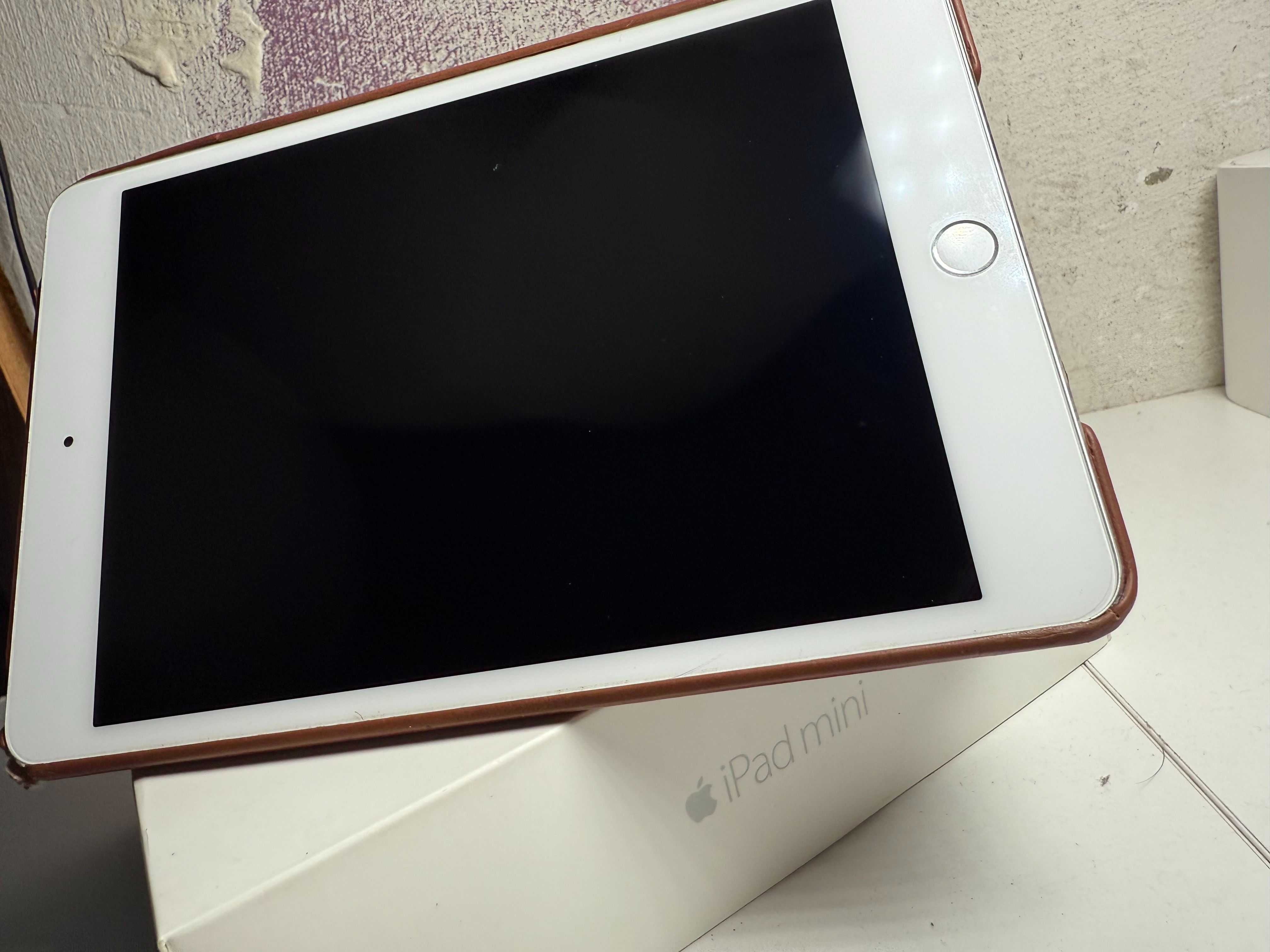 Apple iPad mini 4 (Wi-Fi) srebrny 64 GB A1548 ładny stan