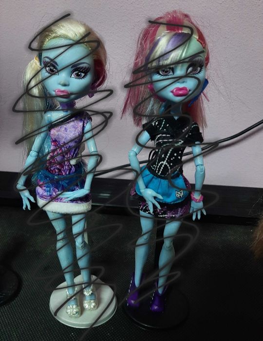 Vendo Monster high e Barbies