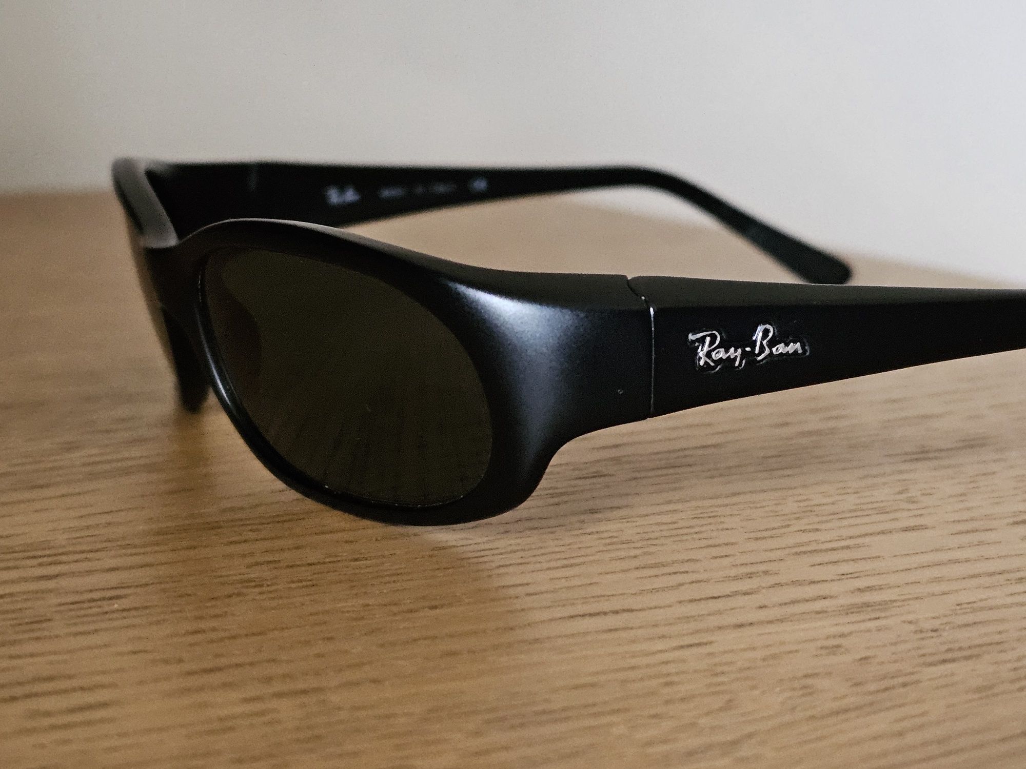 Vendo óculos de sol  RAY-BAN  daddy -o