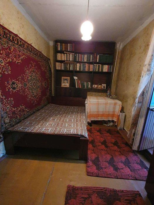 Продається двокімнатна квартира в самому центрі міста