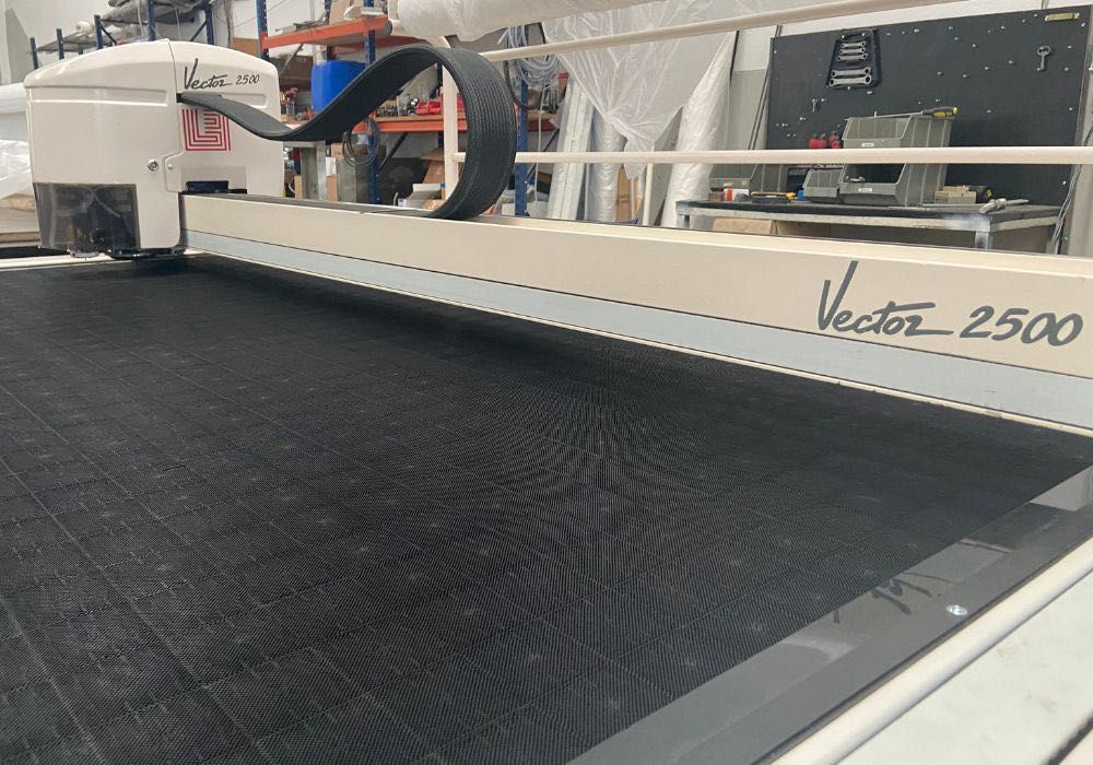 Indústria Têxtil - Lectra Vector 2500 - máquina de corte automático