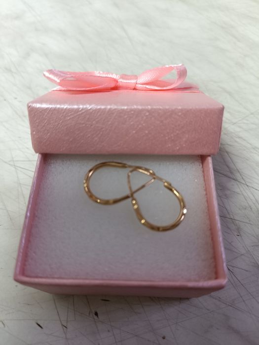 Продаю золотые серьги