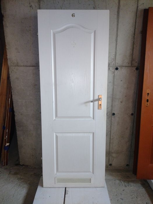 skrzydła drzwi  80 70  i 60 prawe i lewe z klamką i zamkiem