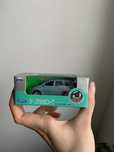 Samochód metalowy kolekcjonerski model Toyota Innova