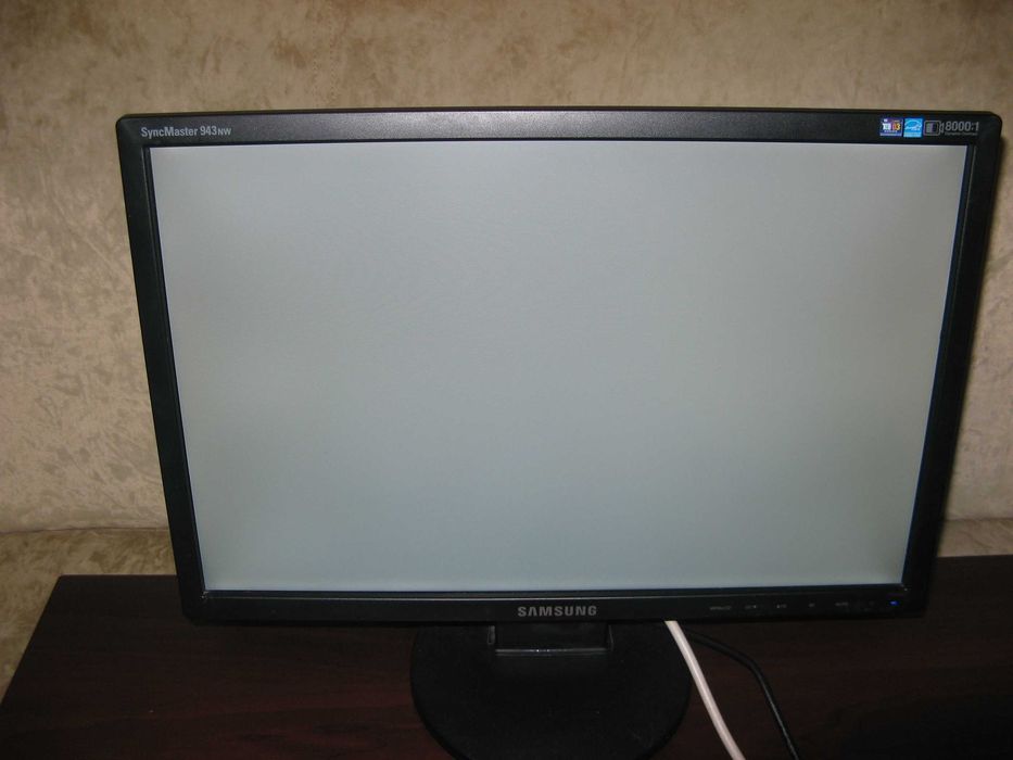 Монітор Samsung 943NW 19" ,відмінний стан!