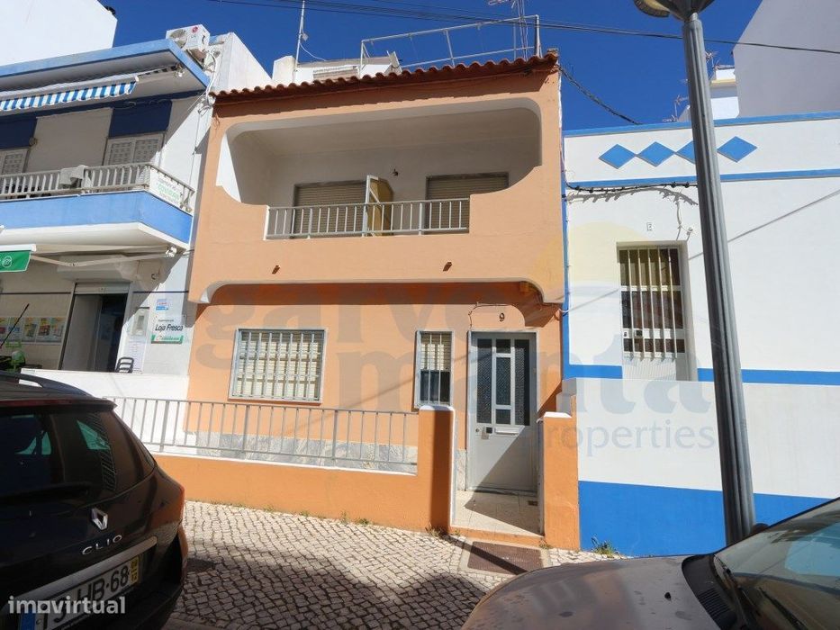 Moradia T4+2 na 2ª linha da Praia de Monte Gordo