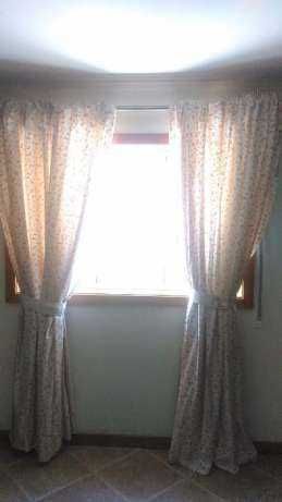 cortinados com motivos florais