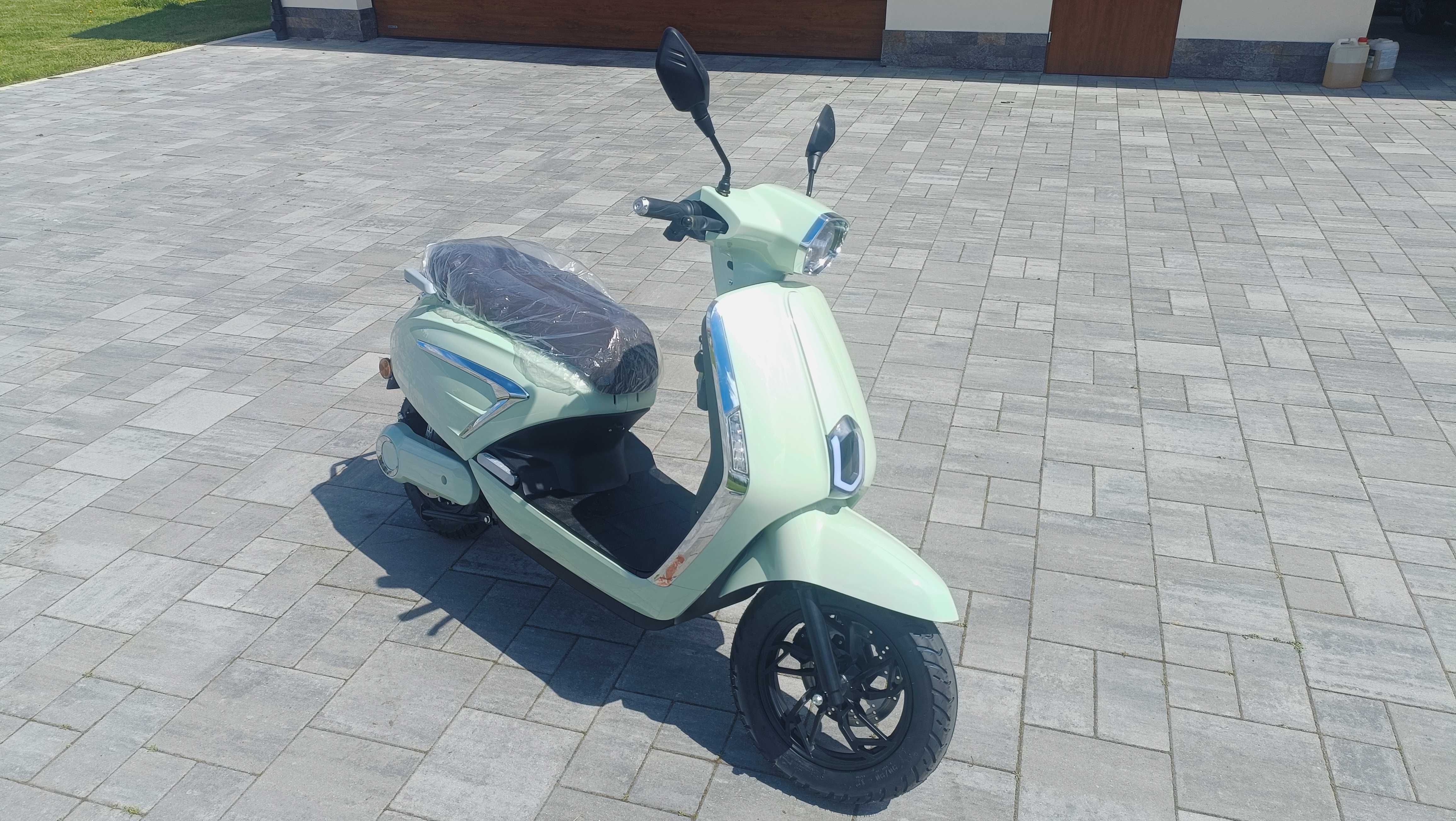 Skuter elektryczny ZF/HS-101 (Vespa), 72V51Ah nowy 75km/h PROMOCJA