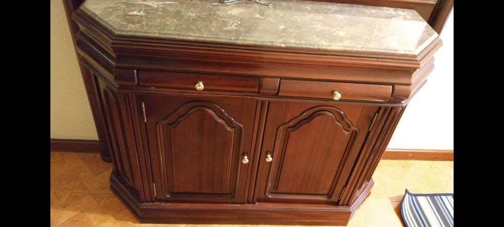 Sapateira/Aparador Clássico Premium: Madeira, Mármore e Espelho!