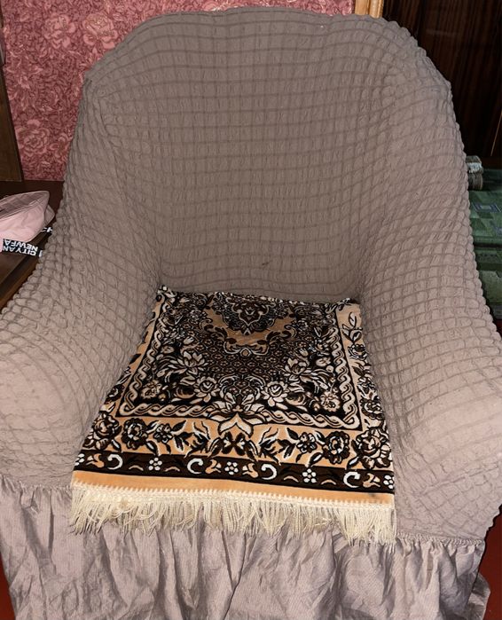 Продам два крісла та розкладний диван