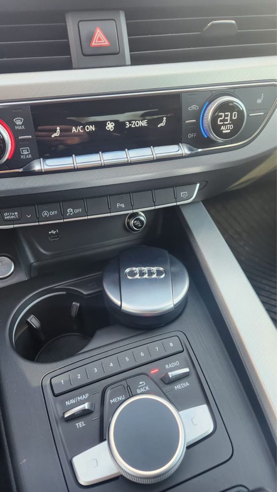 Попільничка Audi Q7 Q8 / 8X0 864 575A Germany