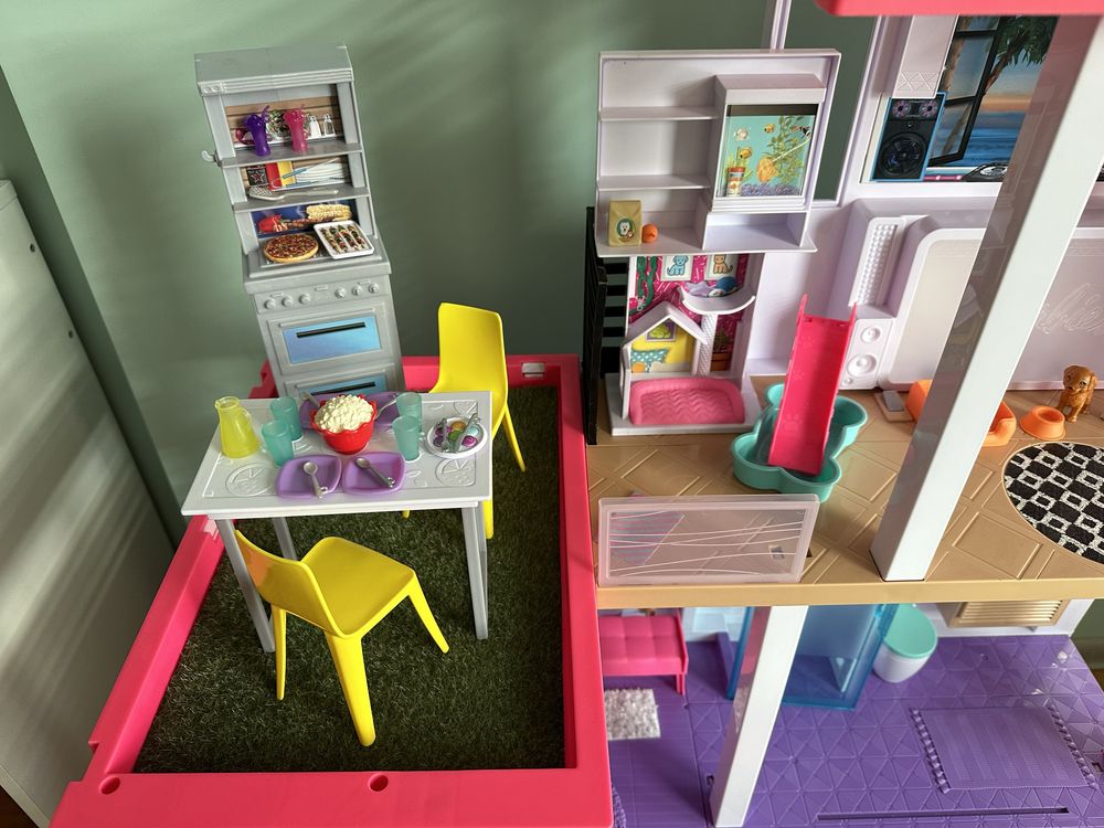 Domek dla lalek Barbie Dreamhouse Deluxe basen winda