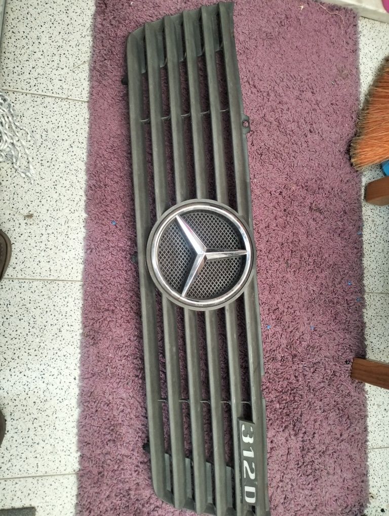 Grelha Mercedes Vito