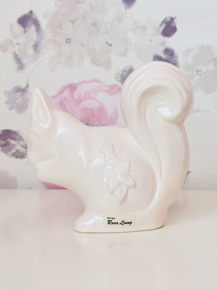 Ceramiczna figurka ozdobna wiewiórki,Rosa Ljung biała wiewiórka