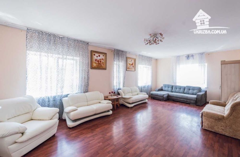 Київ. Будинок 360кв. Ділянка 16 соток, до 15 осіб.