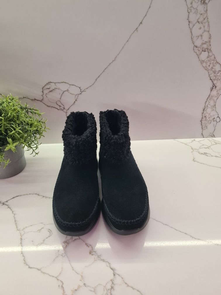 UGG. Оригінальні. Легкі та зручні.