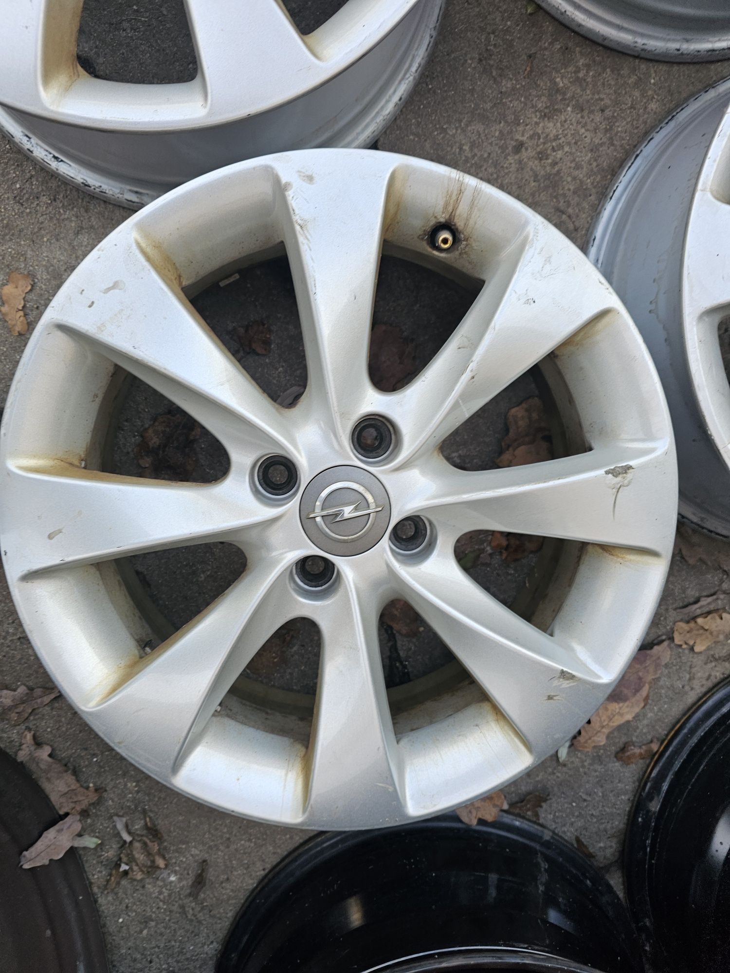 Felgi aluminiowe 16 4x100 et 40 6J Opel Corsa z czujnikami ciśnienia