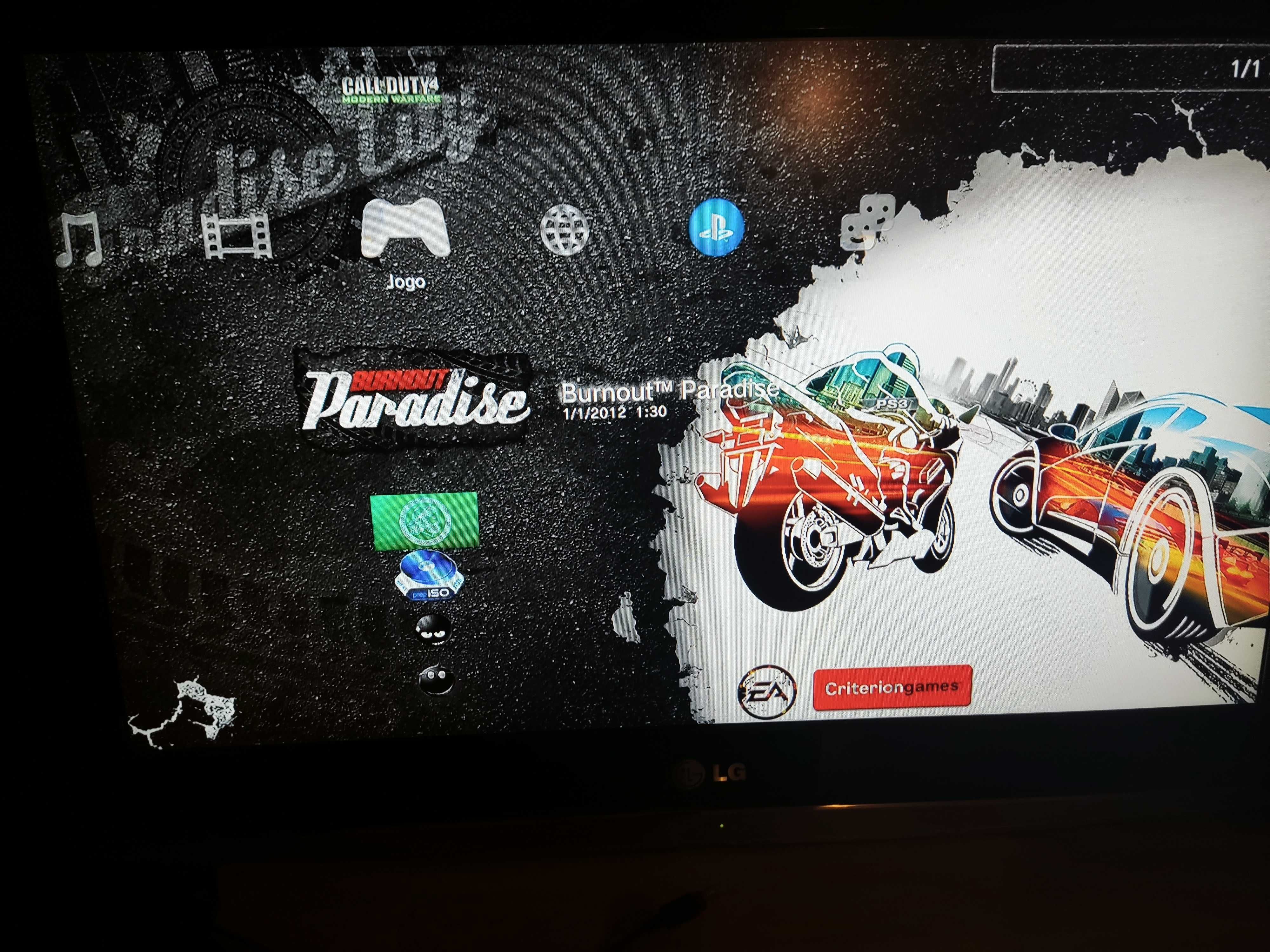 PS3 Slim desbloqueada + comando com jogos