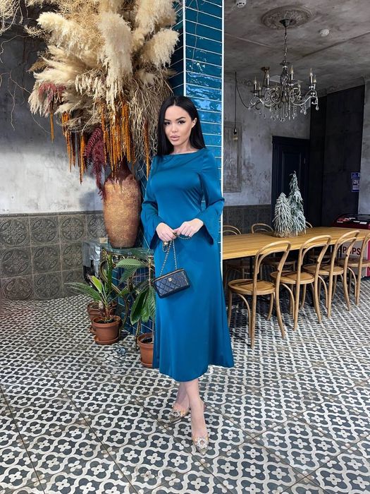 Стільні шовкові сукні.