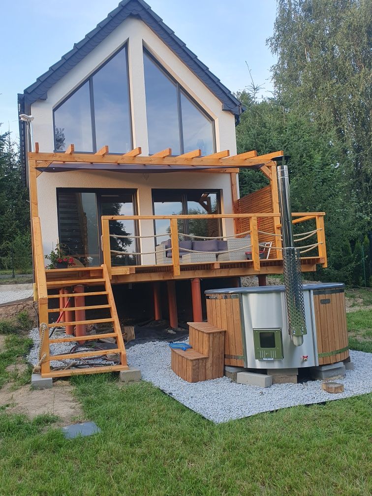 Domek nad jeziorem z jacuzzi oraz sauną. Pierwsza linia brzegowa. Dome