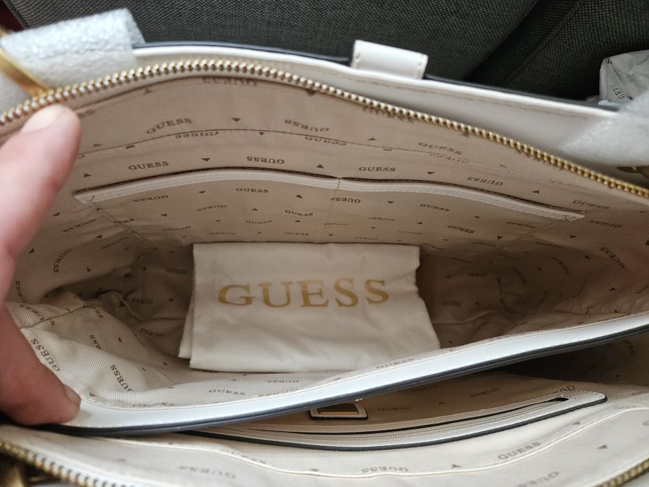 Guess torebka KUBA biała
