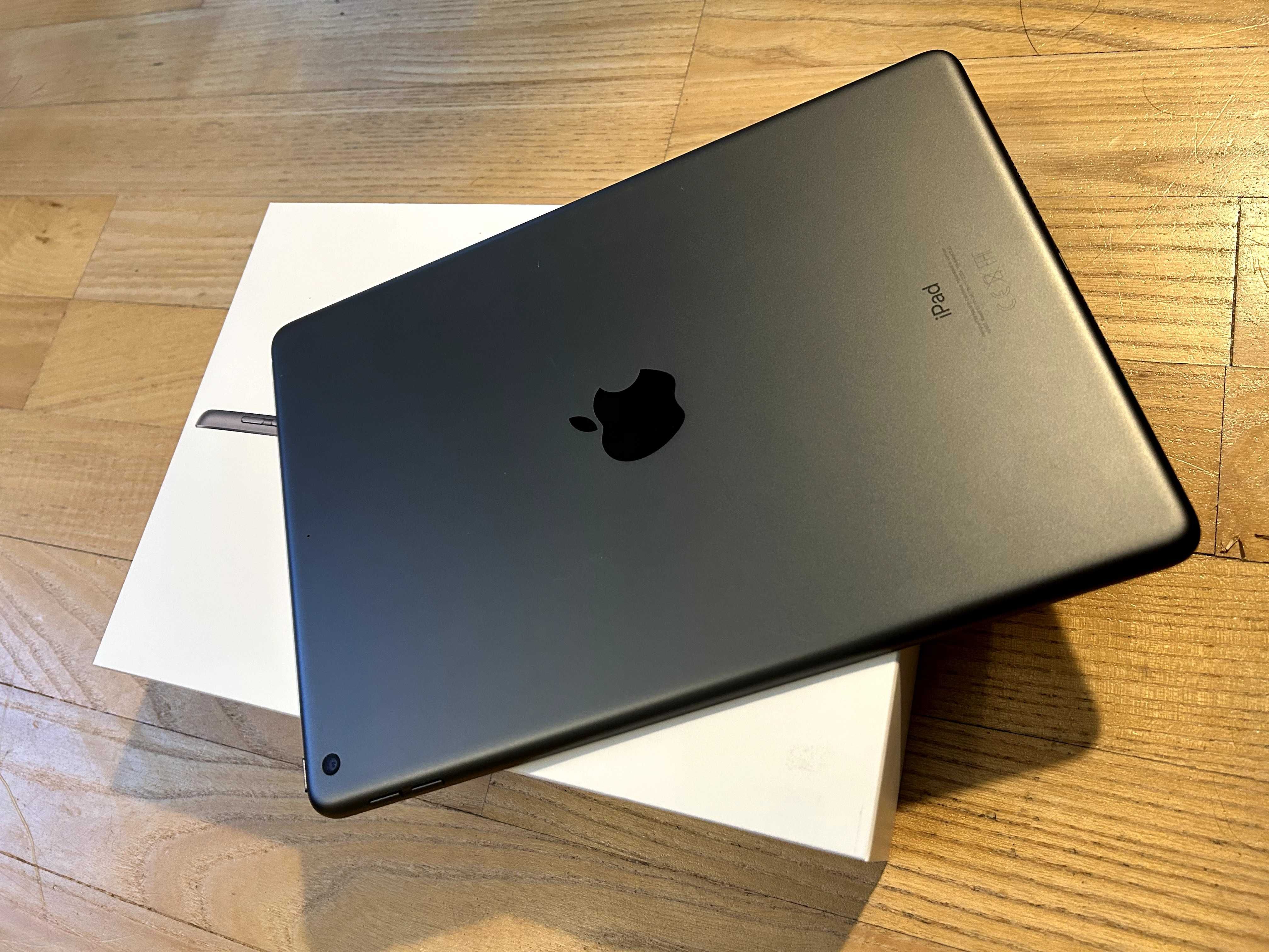 Ipad (9th Generation) Wi-FI - 64 GB + rysik Logitech