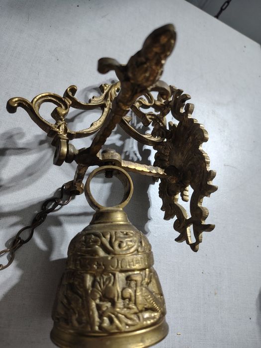 Stary mosiężny dzwon