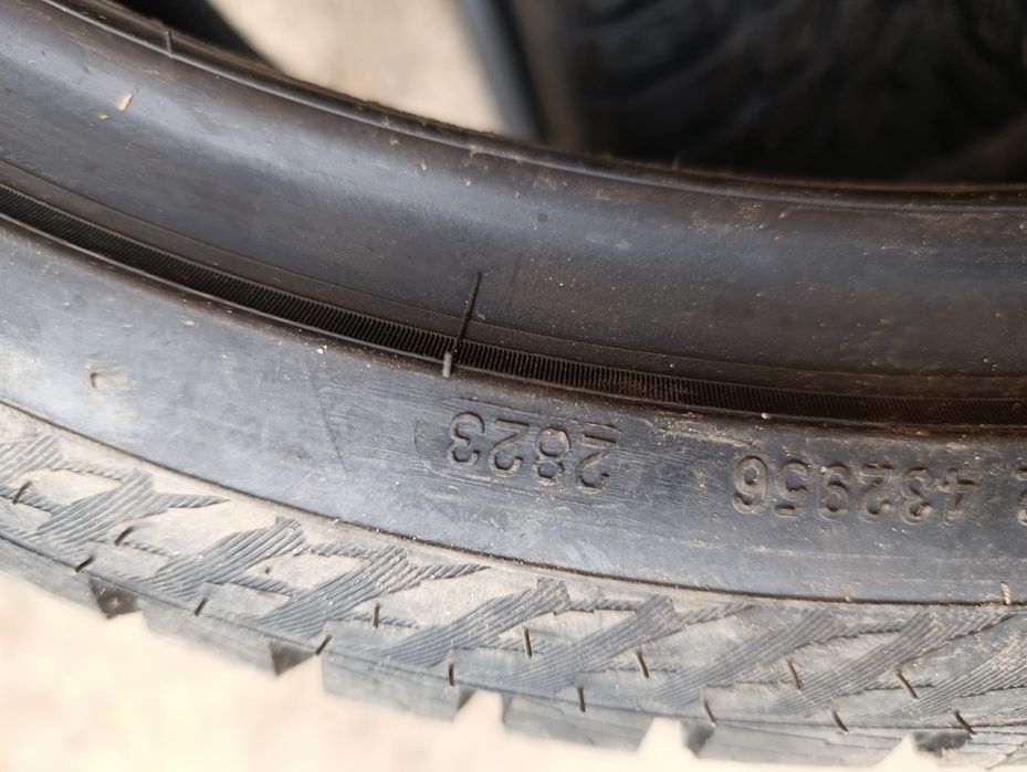 Продам пару шин Nokian snowproof 1 275/35-20